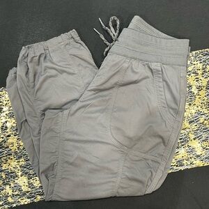 North face gray crops medium